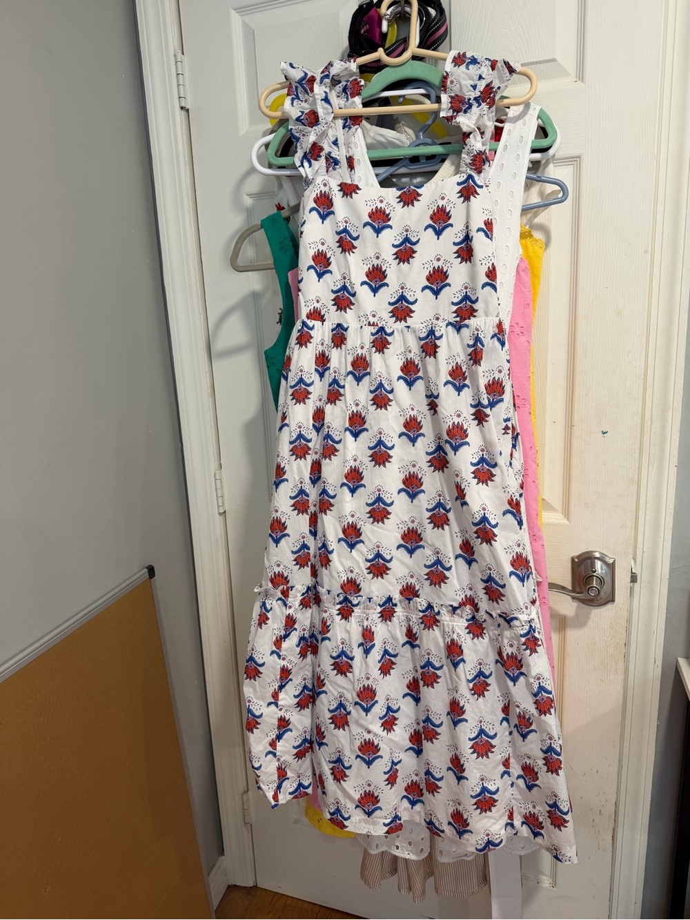 Women’s J. Crew factory 👗 White Sundress w/ Red & Blue Floral Print